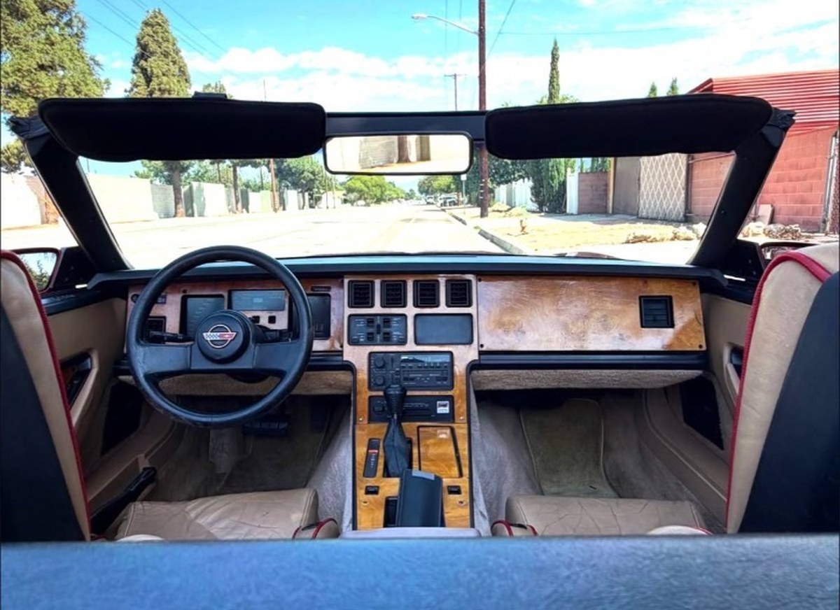 1986 Chevy Corvette convertible dashboard image