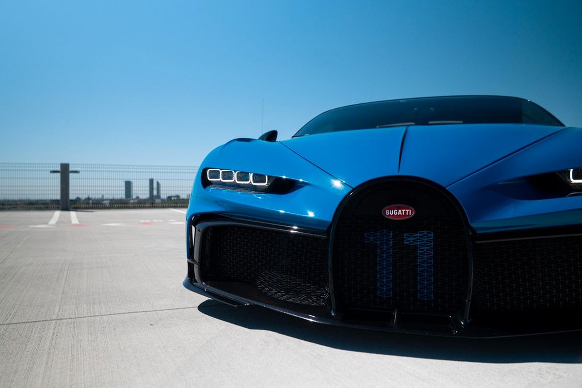 Bugatti PUR SPORT 1 of 60 | AGILE BLUE & BLACK CARBON