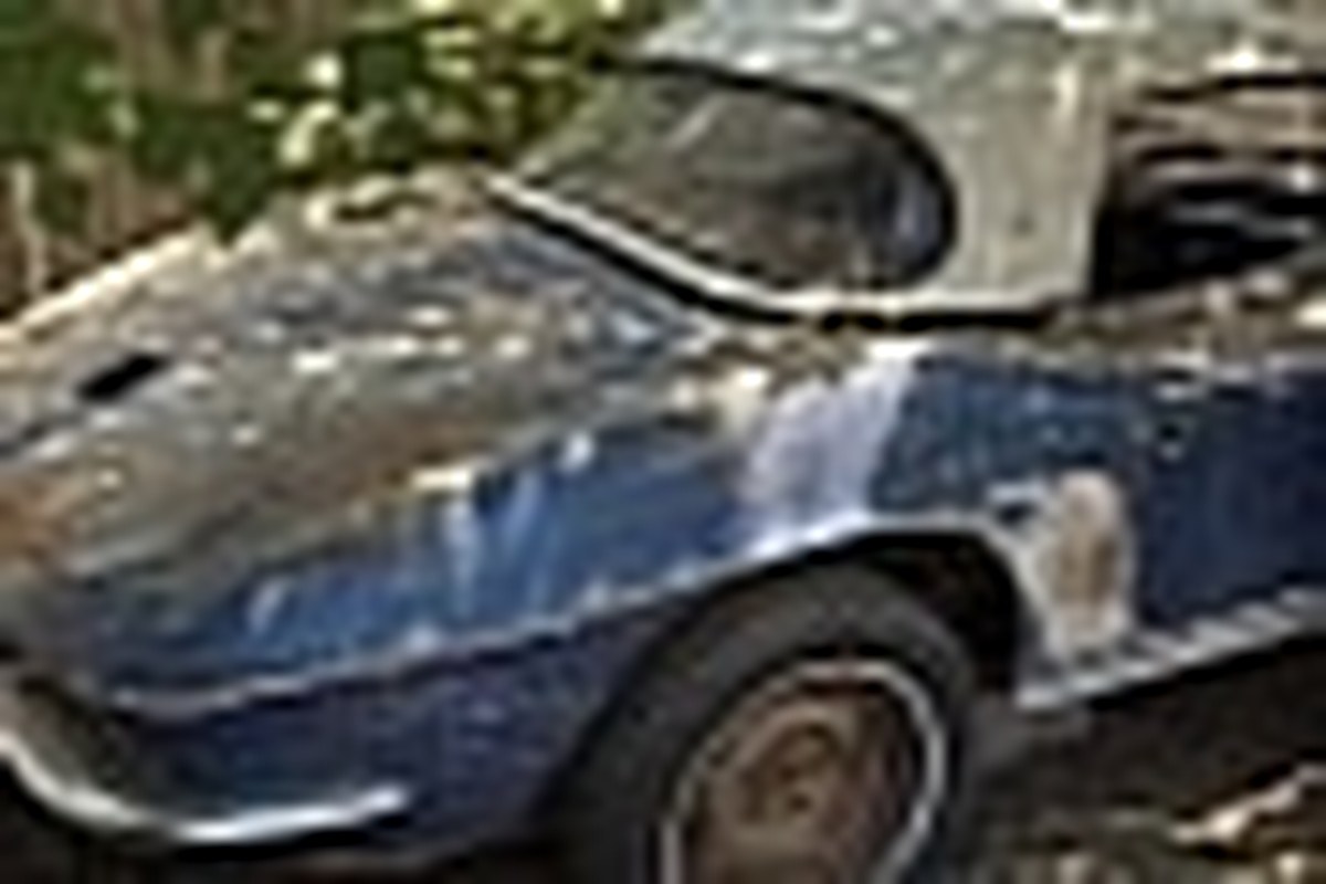 1962 Chevrolet Corvette Left To Rot in the Owner's Yard Is Selling at Auction, Not Coming Alone 1962 Chevrolet Corvette Left To Rot in the Owner's Yard Is Selling at Auction, Not Coming Alone