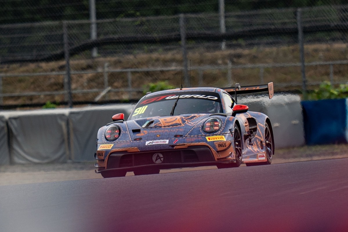Okayama GT PowerTour'da Cuma gününe damga!