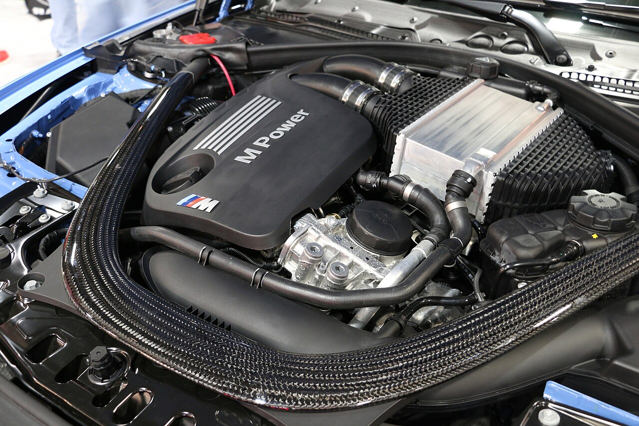 BMW M4 CSL 2023