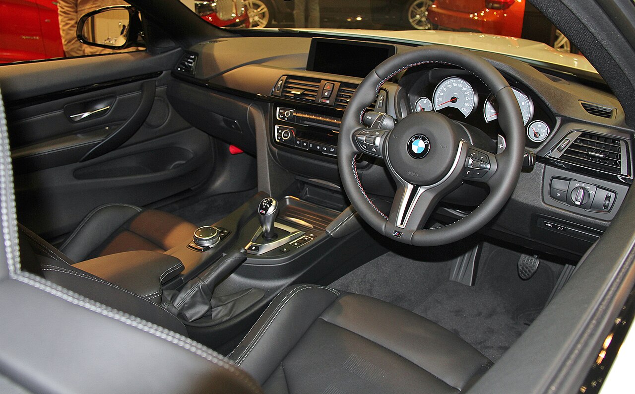 BMW M4 CSL 2023