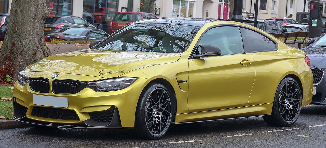 BMW M4 CSL 2023