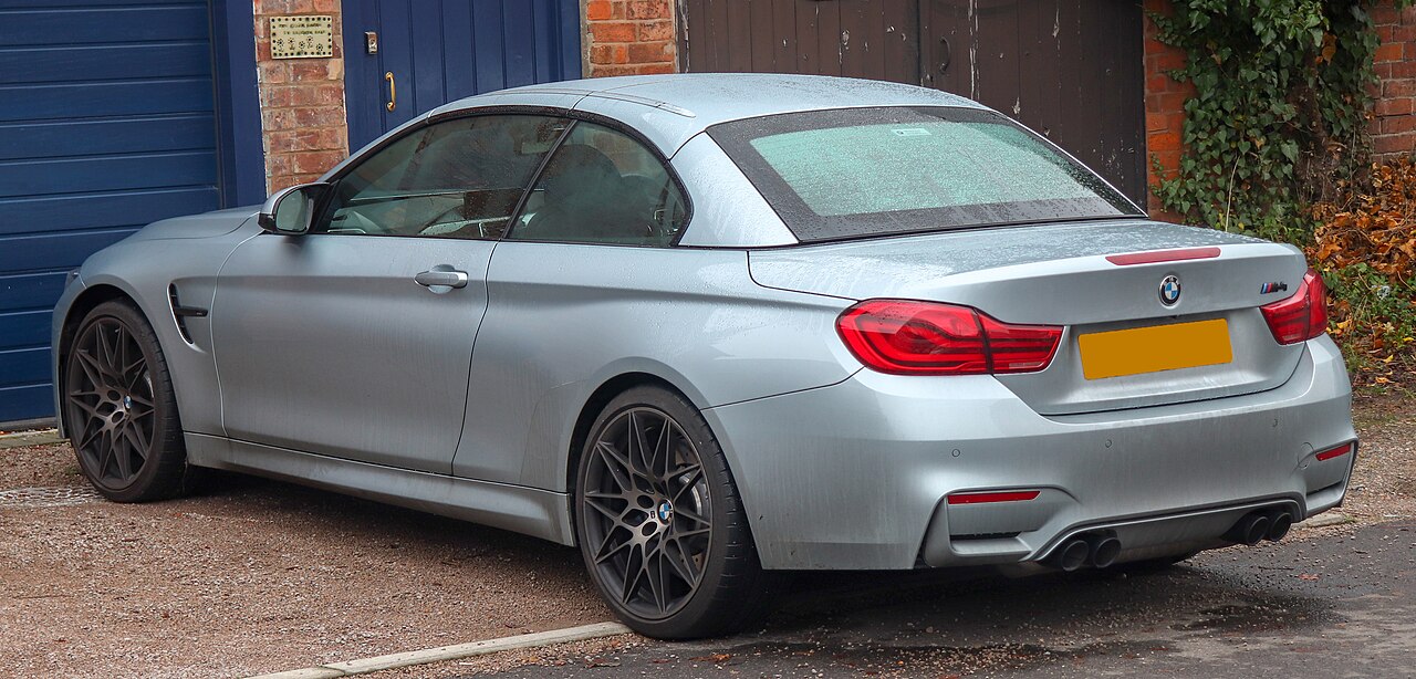 BMW M4 CSL 2023
