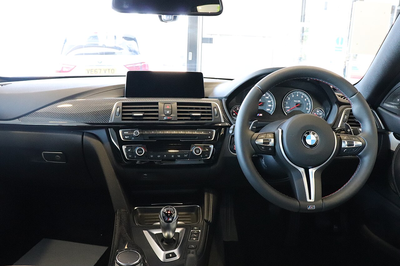BMW M4 CSL 2023