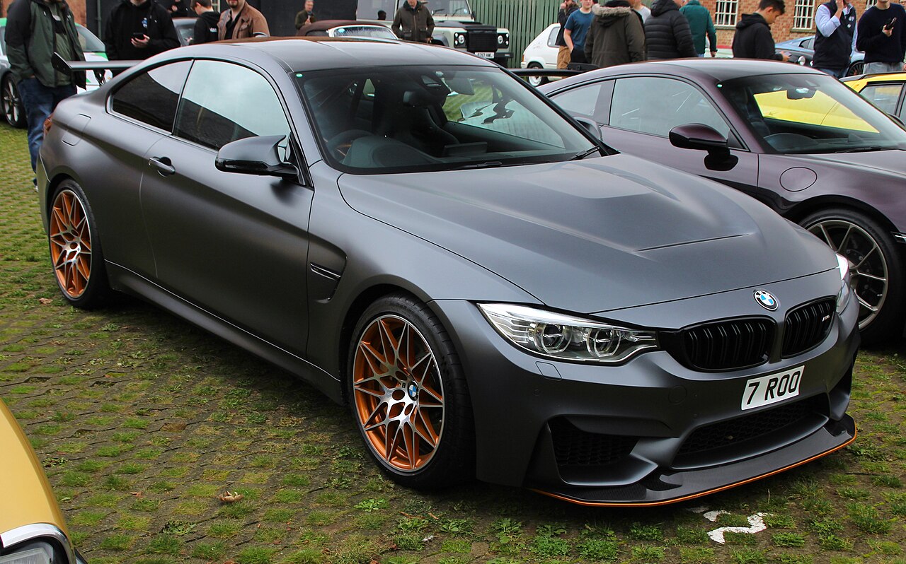 BMW M4 CSL 2023