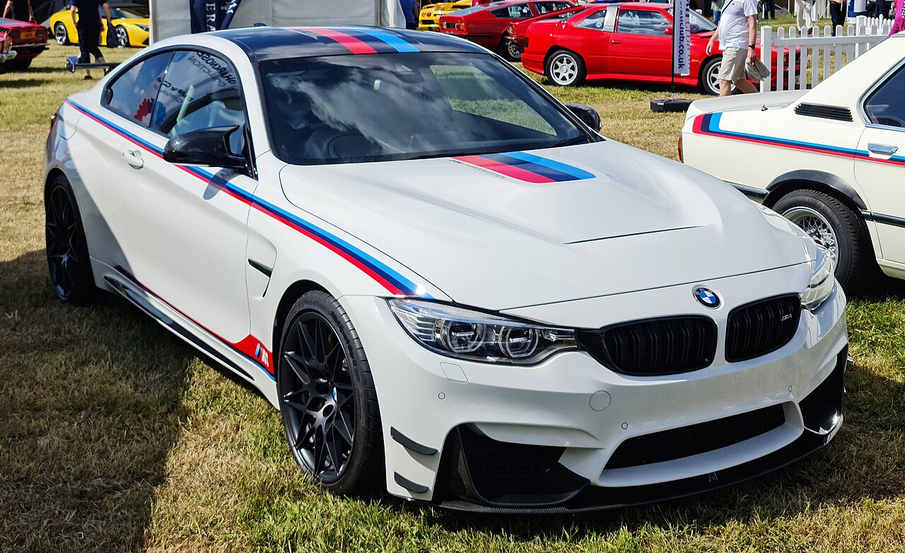 BMW M4 CSL 2023