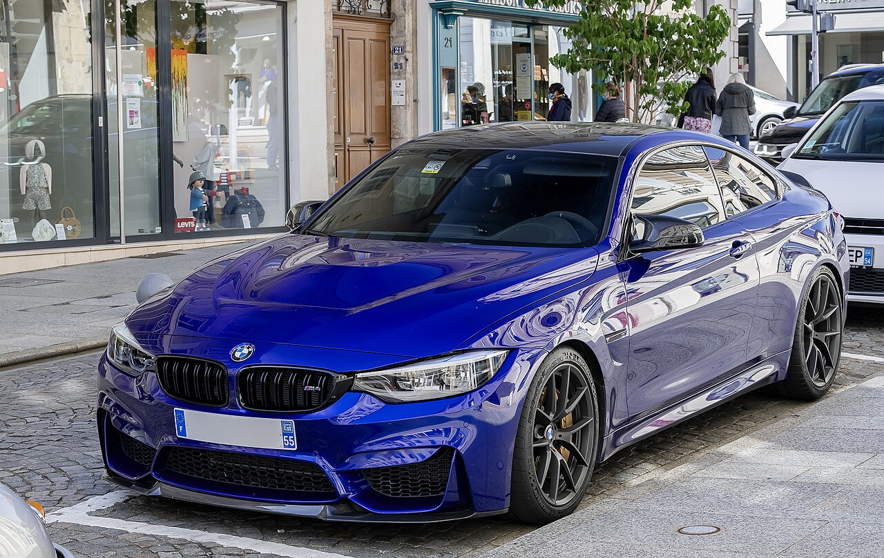 BMW M4 CSL 2023