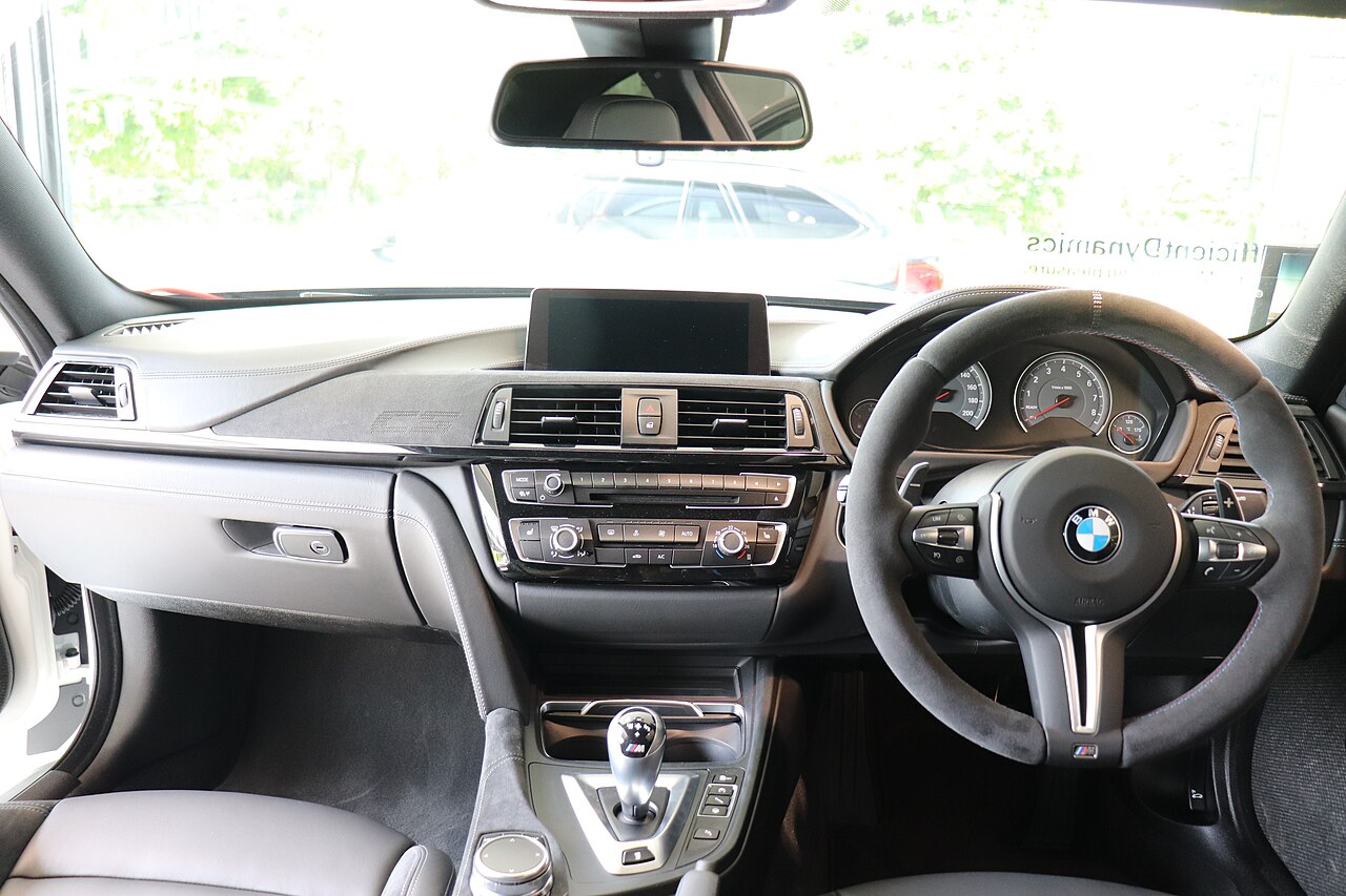 BMW M4 CSL 2023