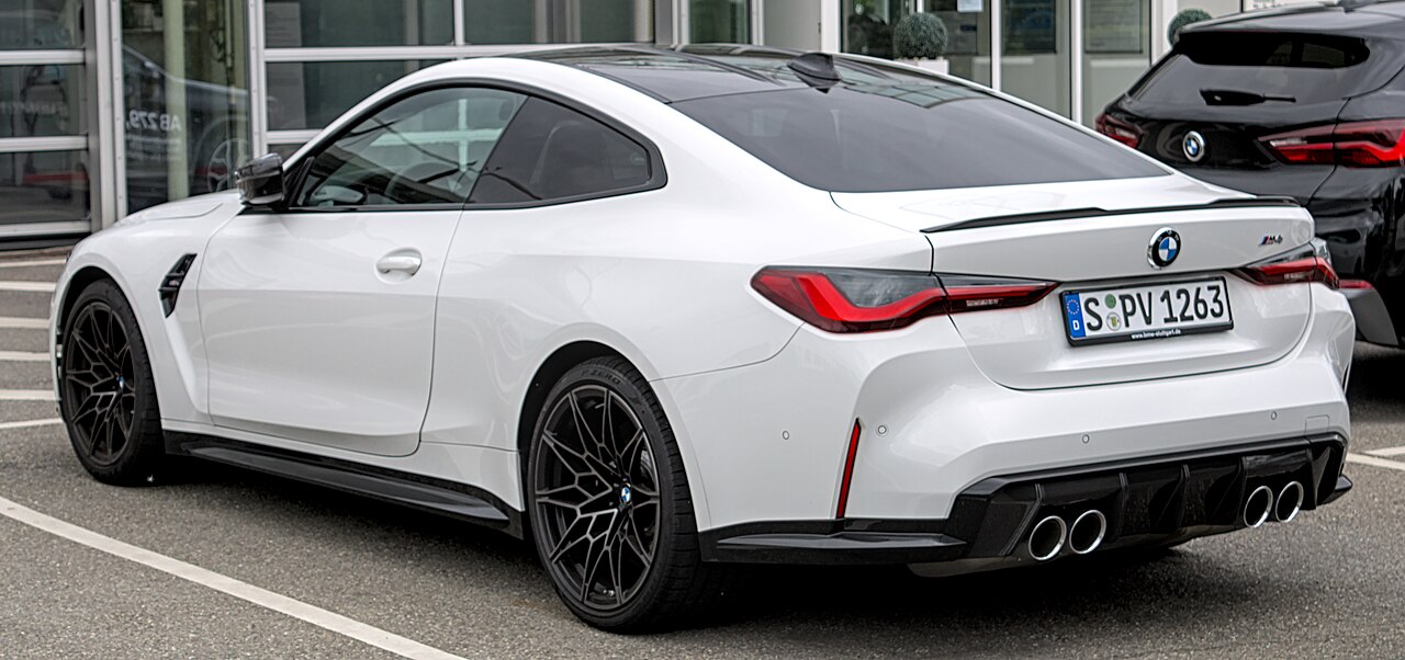 BMW M4 CSL 2023
