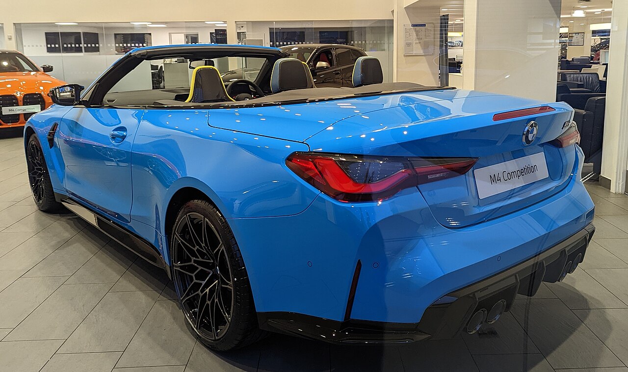 BMW M4 CSL 2023
