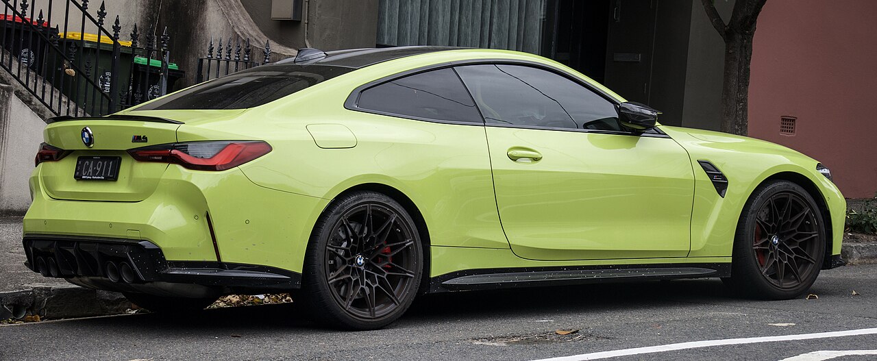 BMW M4 CSL 2023