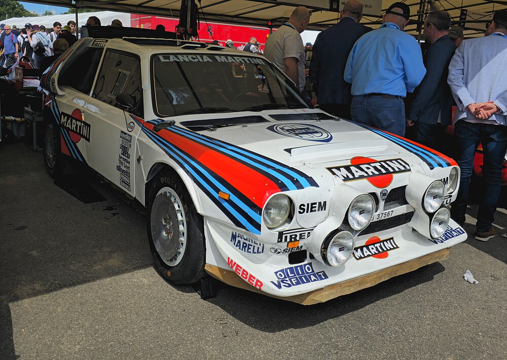 Mekanik kompresör ve turboşarjı birleştiren ilk çift aşırı beslemeli Grup B yarışçısı Lancia Delta S4