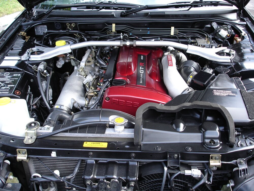 Karşılaştırmalı güç mimarisi: Nissan RB26DETT sıralı 6 silindirli çift turbo şarjlı döküm demir bloklu motor yapısı