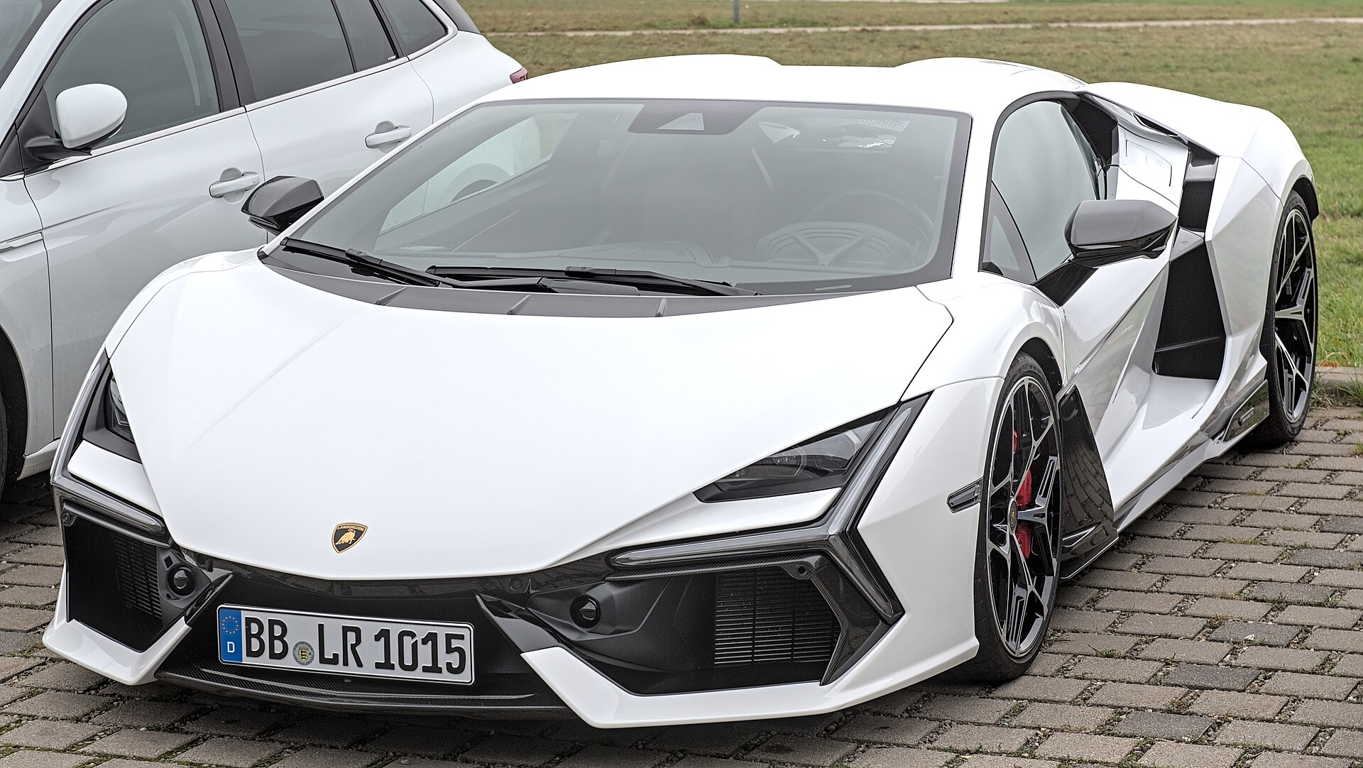 Lamborghini Revuelto 2024