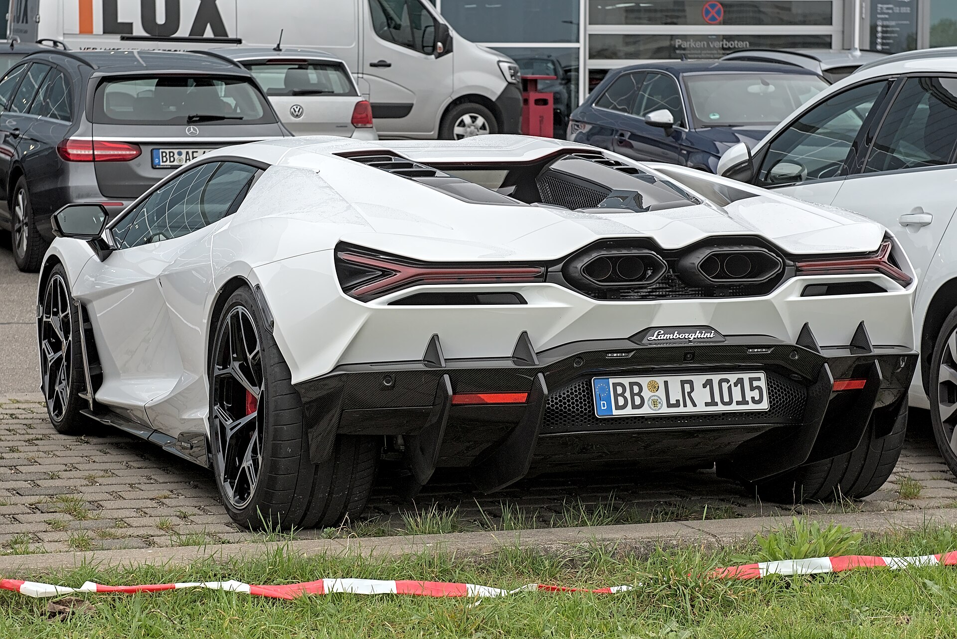 Lamborghini Revuelto 2024