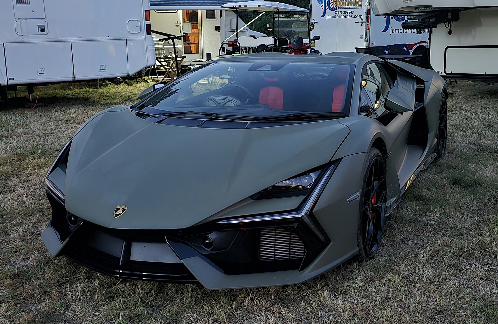 Lamborghini Revuelto 2024