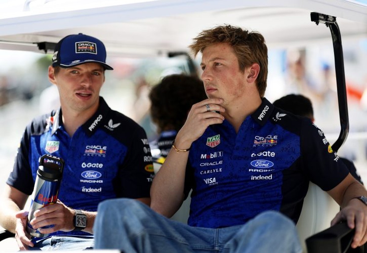 Liam Lawson, İki Aracın Arasında: Red Bull'un "İki Ayağında Bir Zaman" Dilemmasını Açıkladı