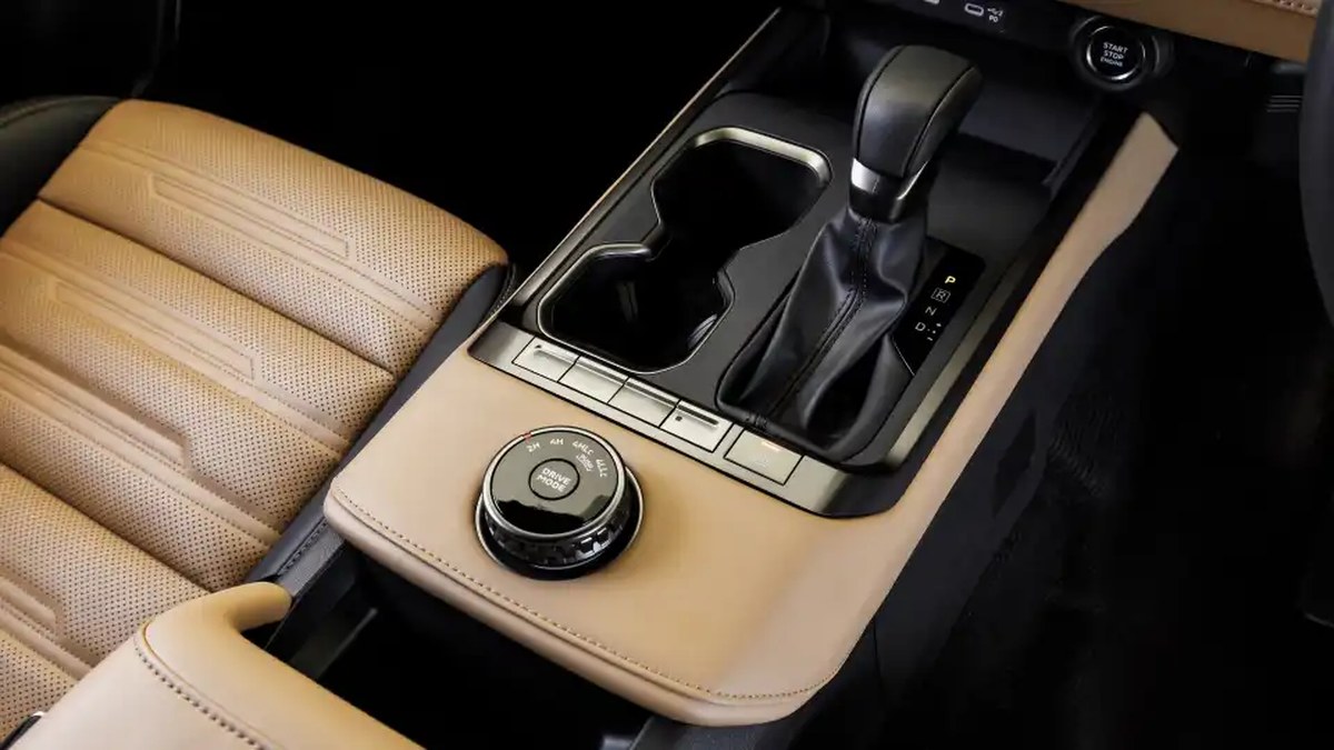 2027 Mitsubishi Pajero
