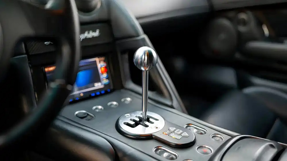2003 Lamborghini Murciélago manual shifter