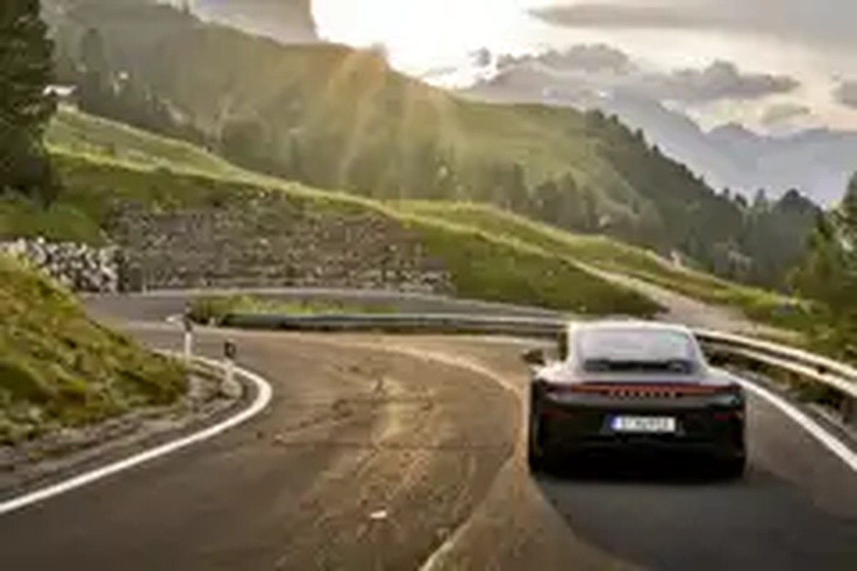2026 Porsche 911 GT3 Bergsport Exterior 15