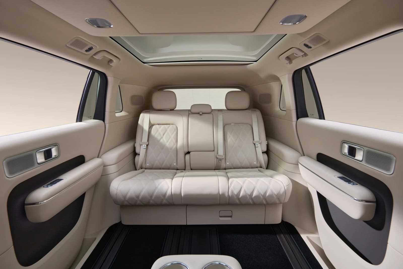 Xiaomi'nin yeni SUV modeli Çin'de piyasaya sürüldü: Fiyatı 31.275 dolar!