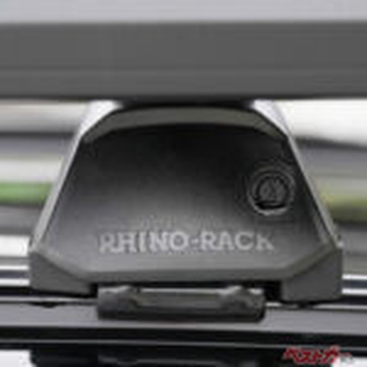 新型RAV4をアウトドア仕様に! ライノラックの本格ルーフラックがキマリすぎ!