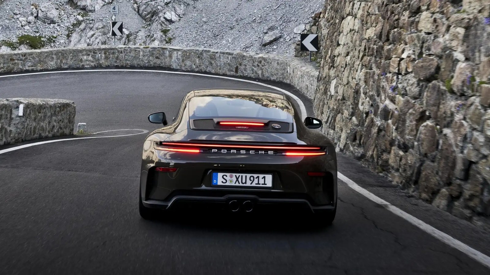 2026 Porsche 911 GT3 Bergsport Exterior 17