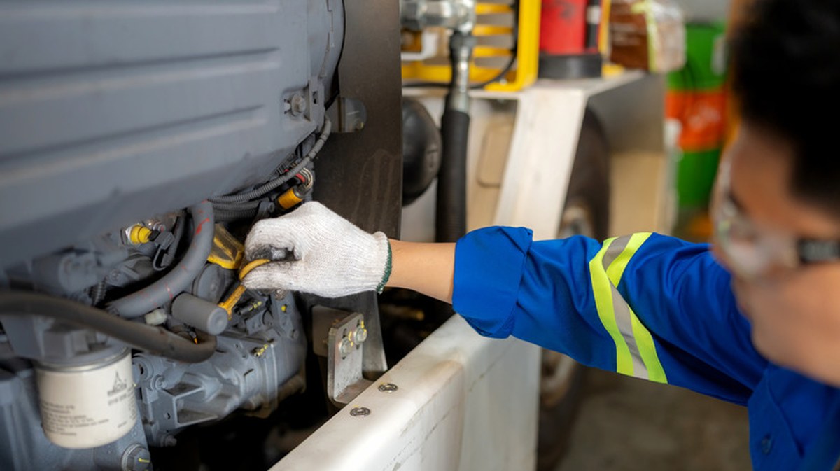 How Your Car's MPG And Greenhouse Gas Emissions Are Related, According To The EPA