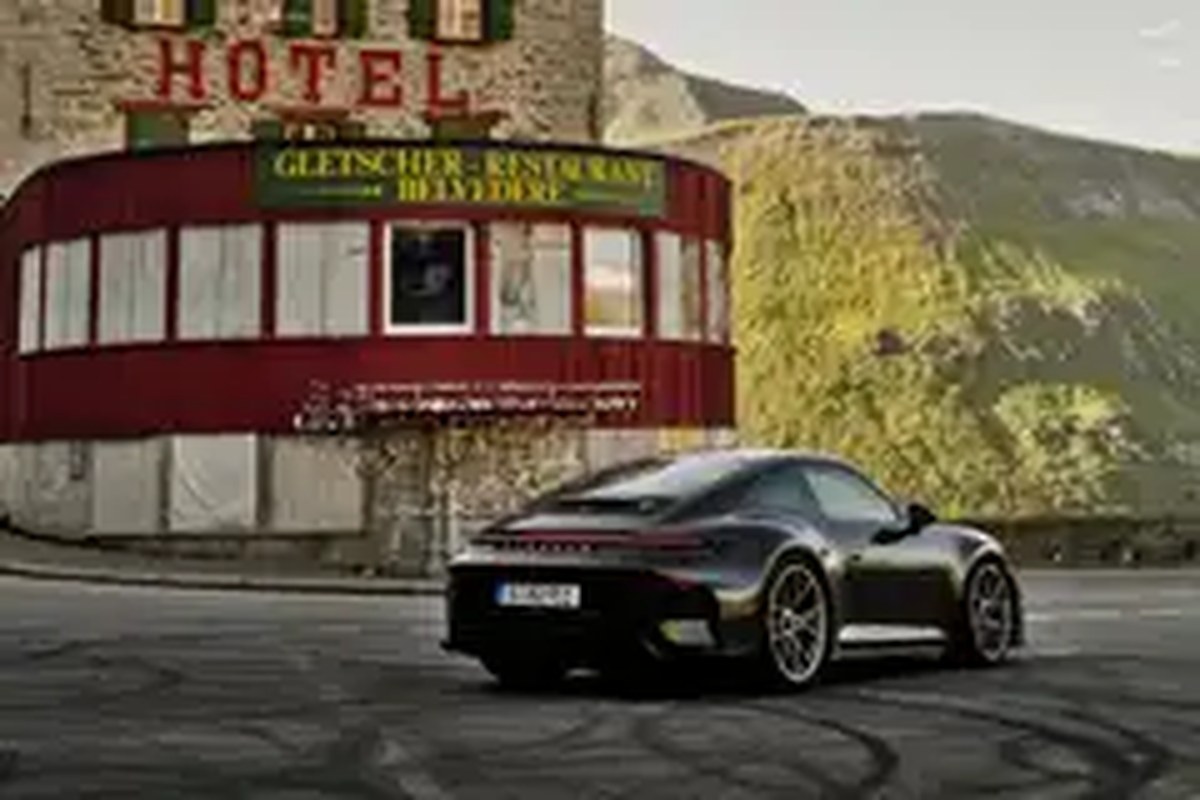 2026 Porsche 911 GT3 Bergsport Exterior 7