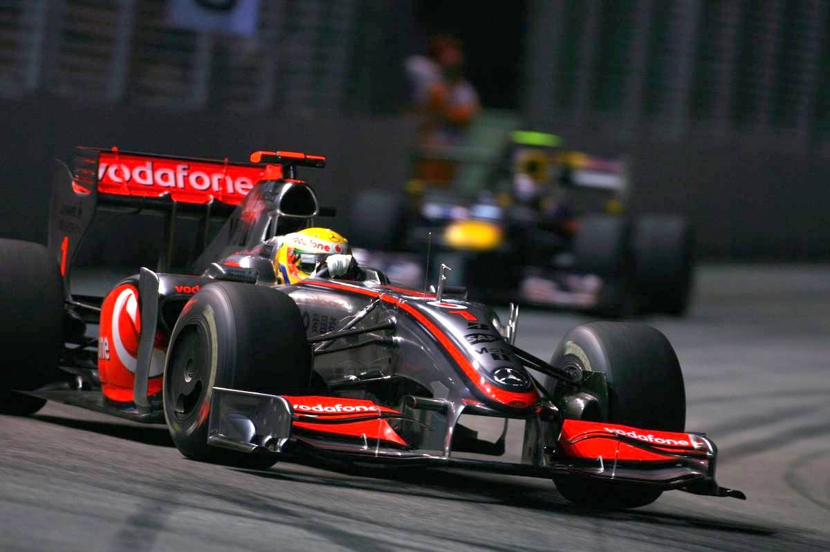 Hamilton takes it down to the wire in Singapore