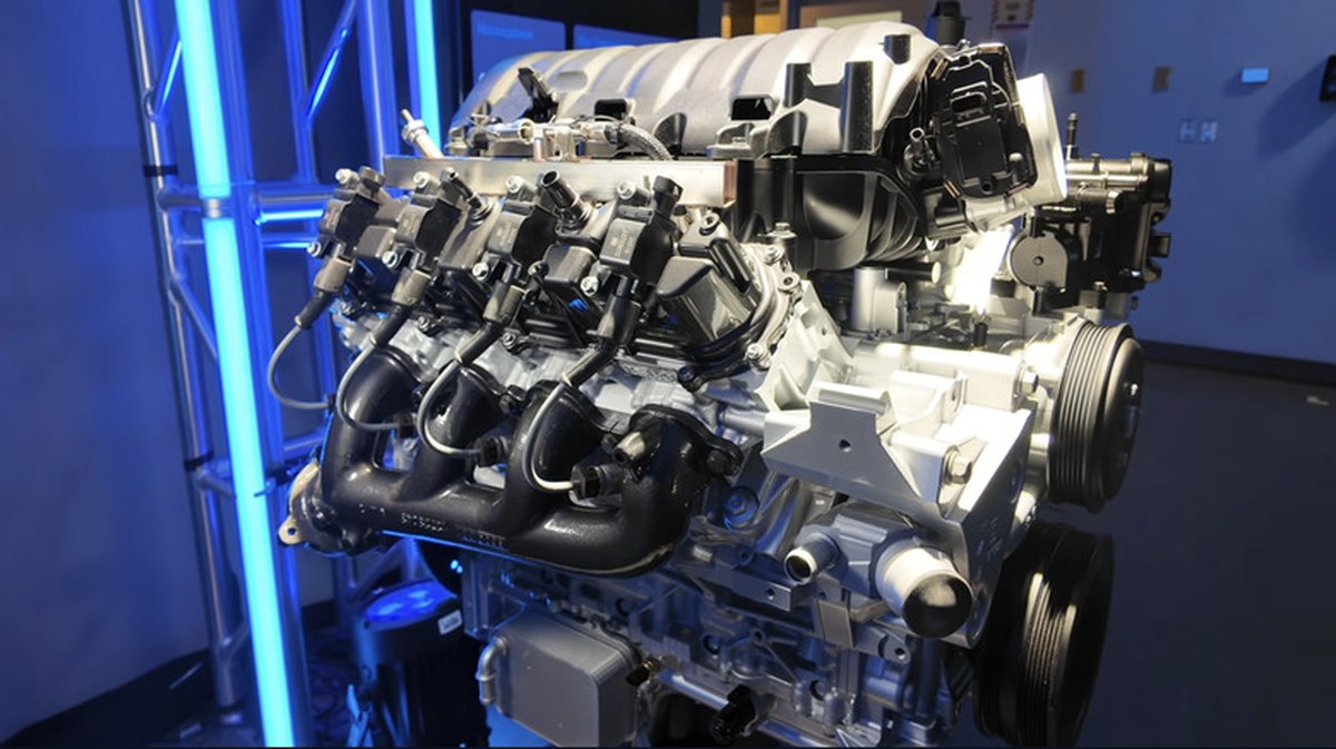 Chevy's New V8: Why Cars Will Have Engine Oil Dipsticks But Trucks Won't