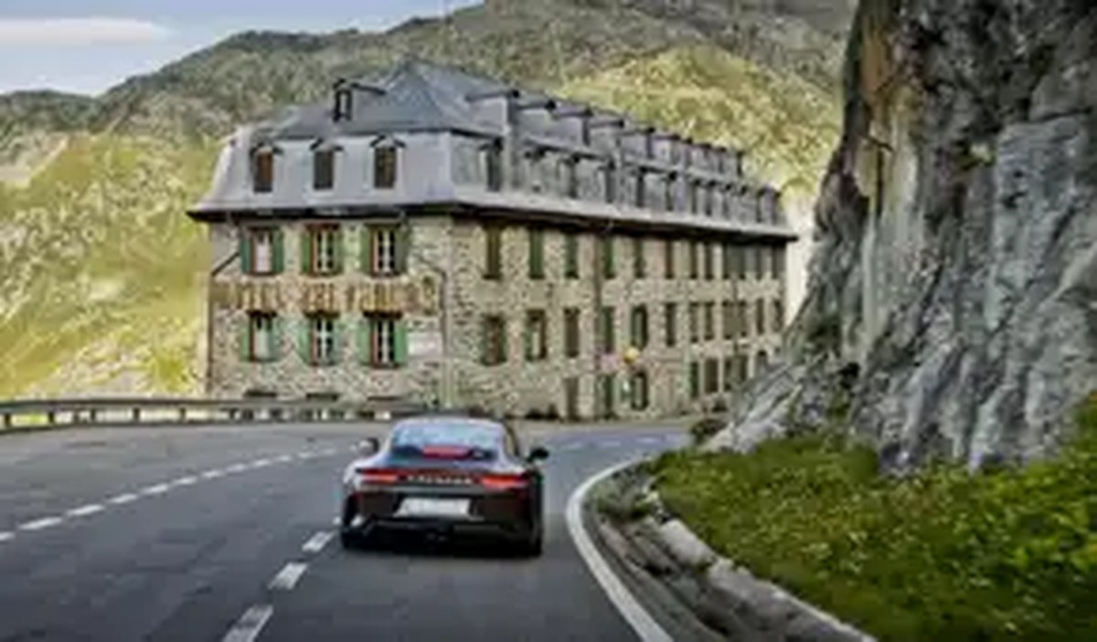 2026 Porsche 911 GT3 Bergsport Exterior 10