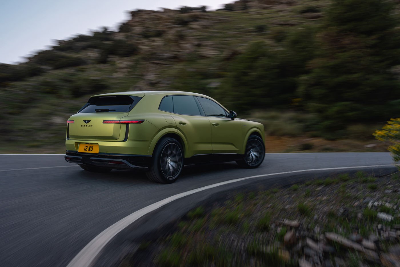Bentley'in 107 Yıllık Geçmişine Elektrikli Torcal ile Yapılan En Büyük Atılım