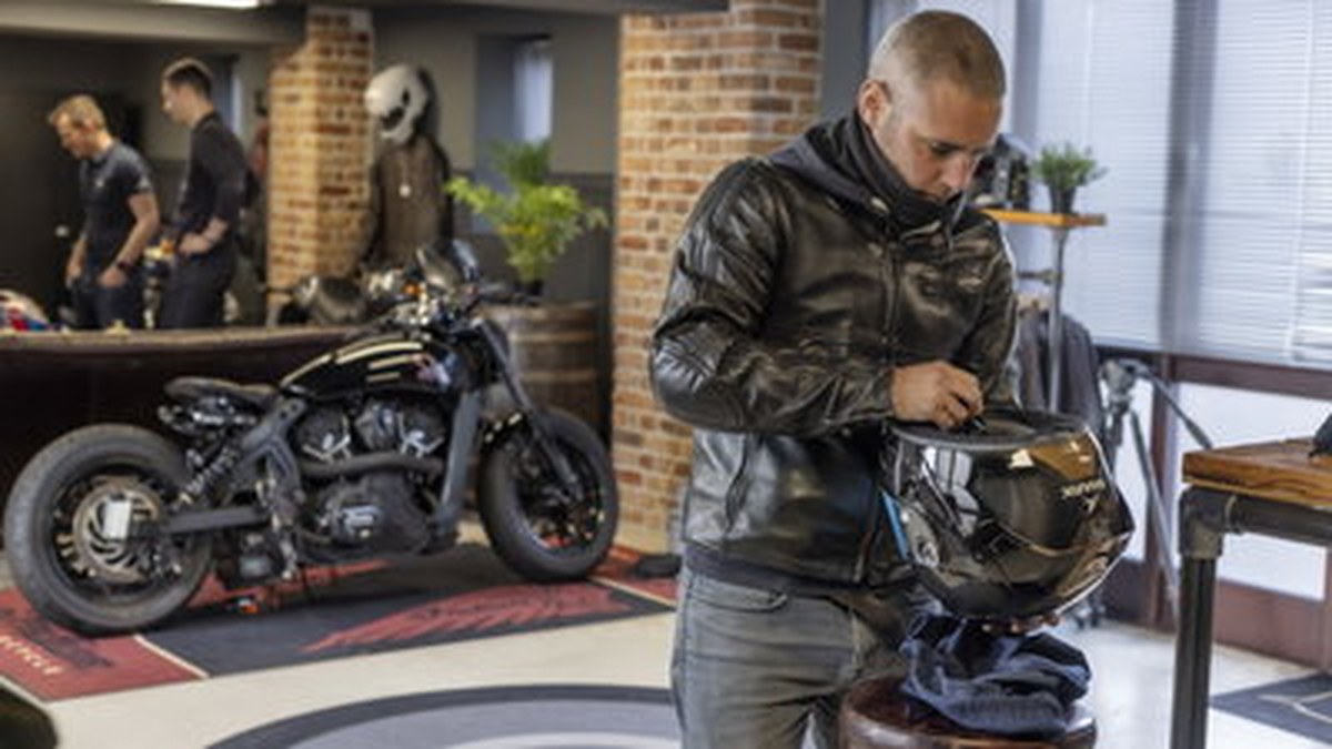 İngiltere'de Satılan Motosiklet Kaskları Artık Daha Yakından İncelemeye Alınacak