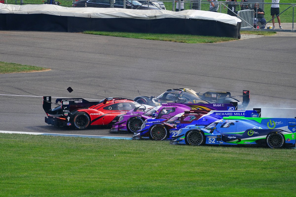İndianapolis'te BMW M Team WRT, IMSA'da İlk Zaferini Aldı