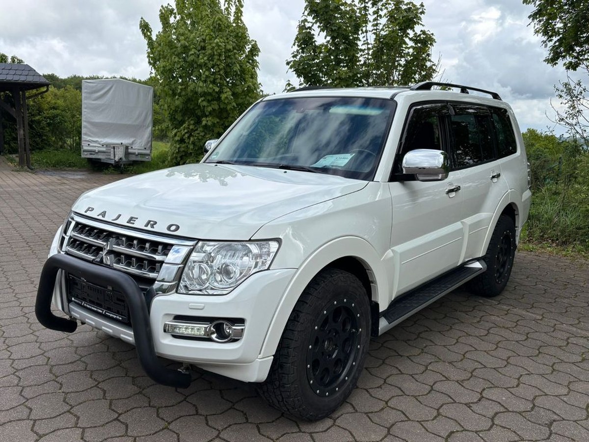 Rückkehr einer Ikone: neuer Mitsubishi Pajero bleibt ein echter Geländewagen!
