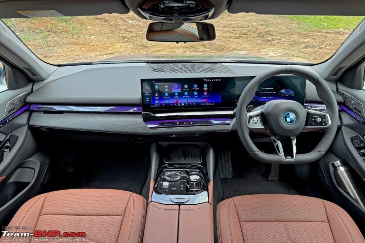 Elektrikli BMW i5 Uzun Vitesli Modelinin Kabini İncelendi: Tasarım Değişmeden Teknoloji Güncellendi