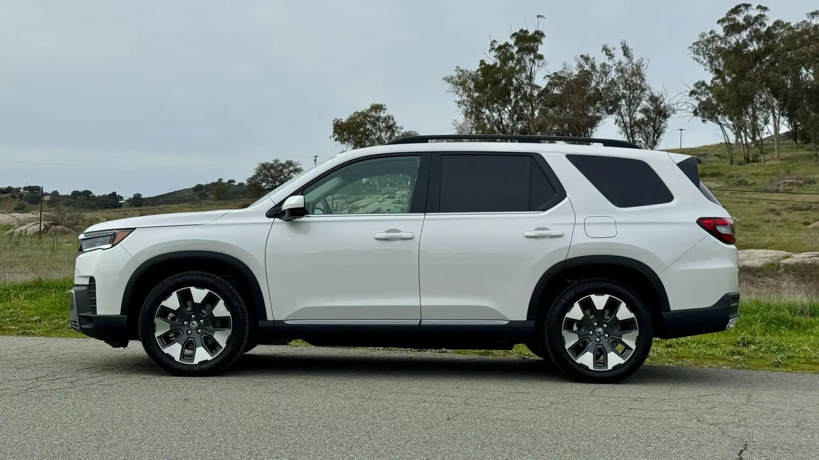 2026 Honda Pilot side