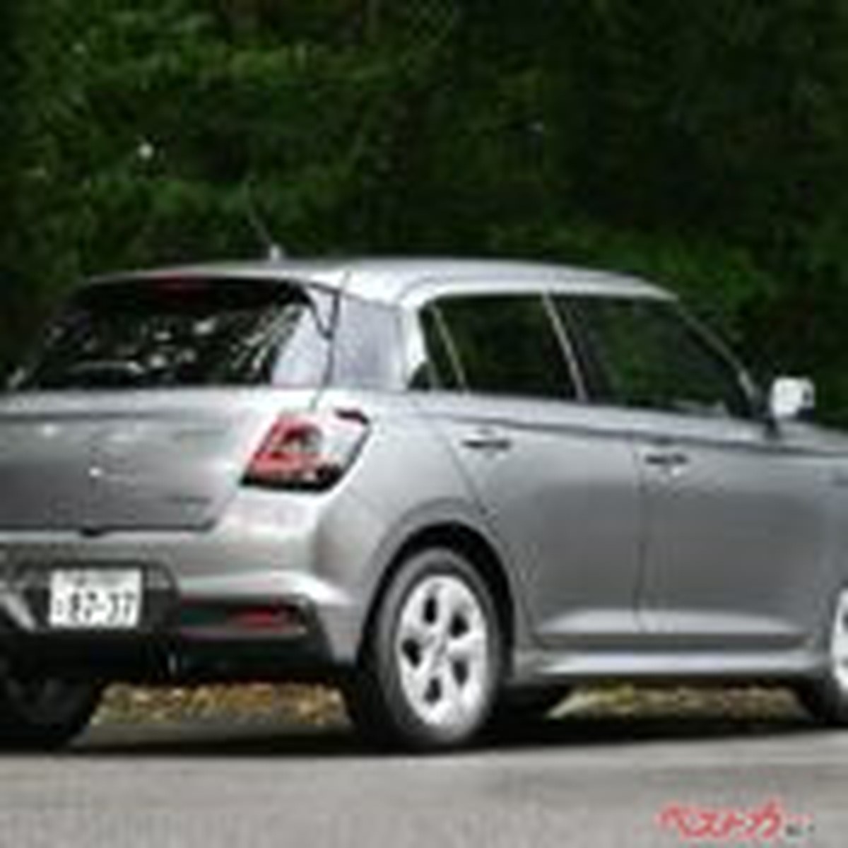 ヤリス対スイフト!!　燃費のトヨタか軽快さのスズキか、国産コンパクト対決
