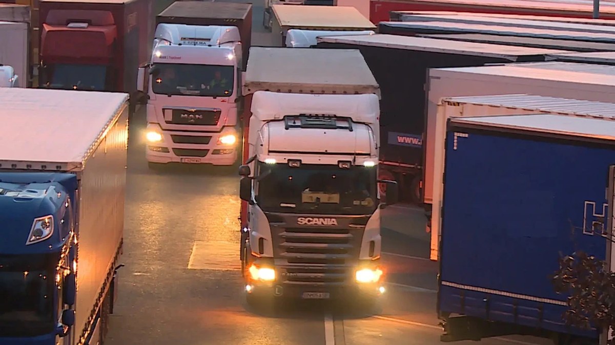 Otoyollarda TIR Sürücülerinin Yaşadığı Otopark Sorunu Alarm Veriyor