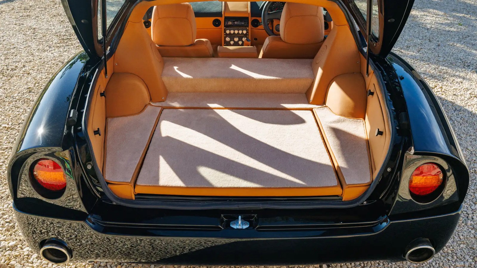 016-bristol-fighter-interior