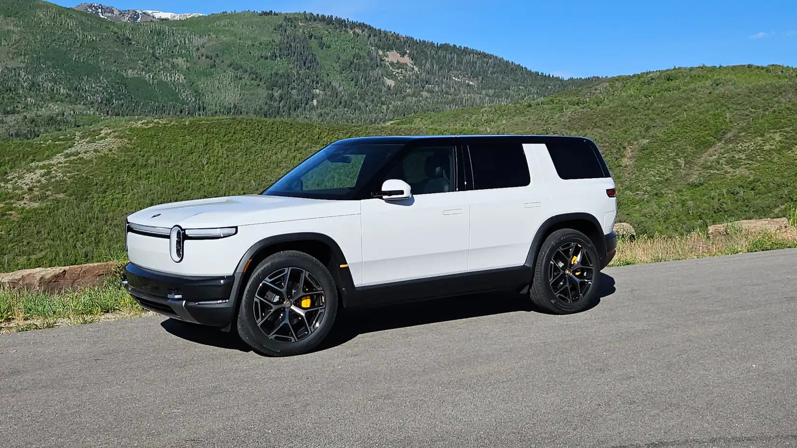 2027-rivian-r2-asphalt
