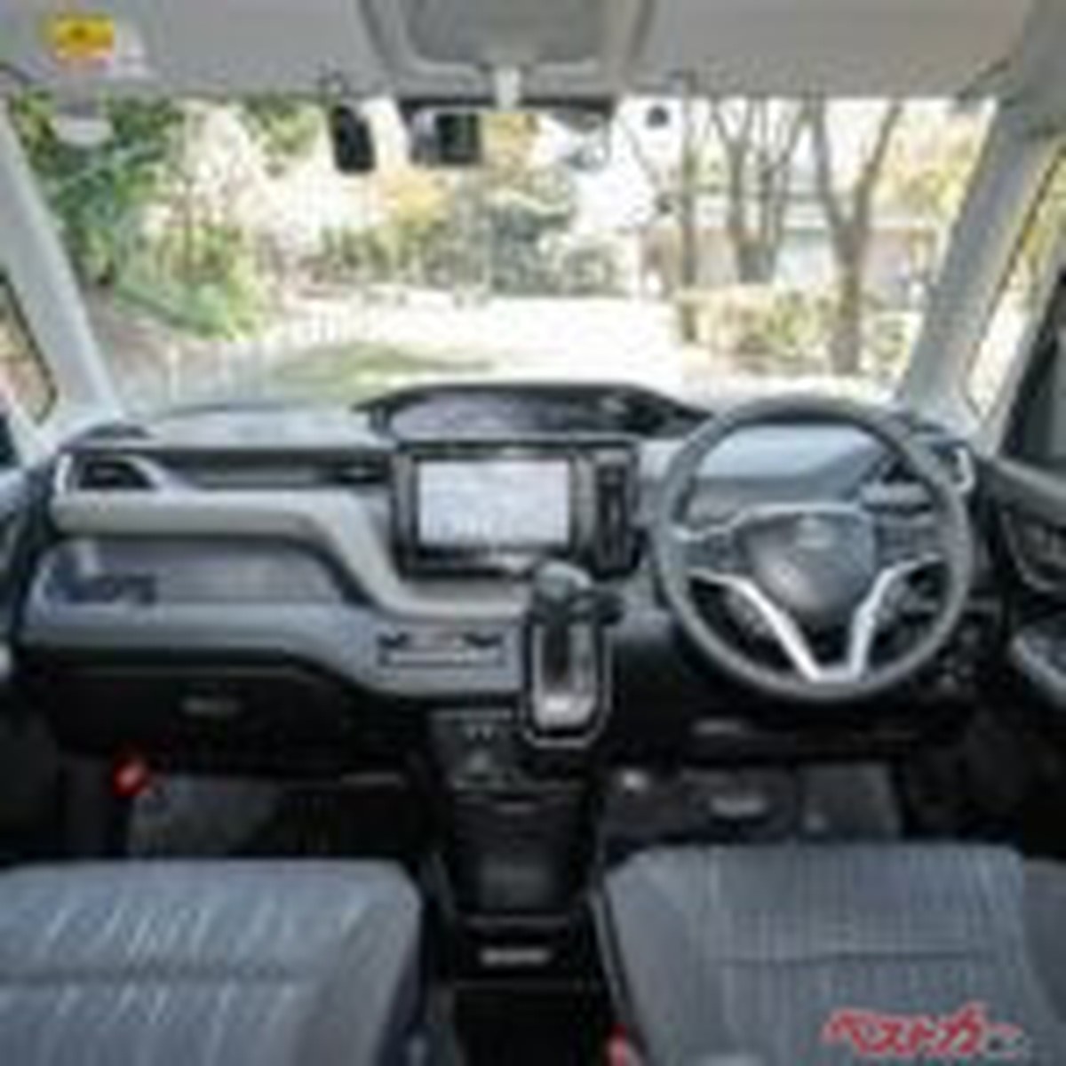 運転席から後席へ歩いて移動できる!! ソリオのセンターウォークスルーが子育てに効く!!
