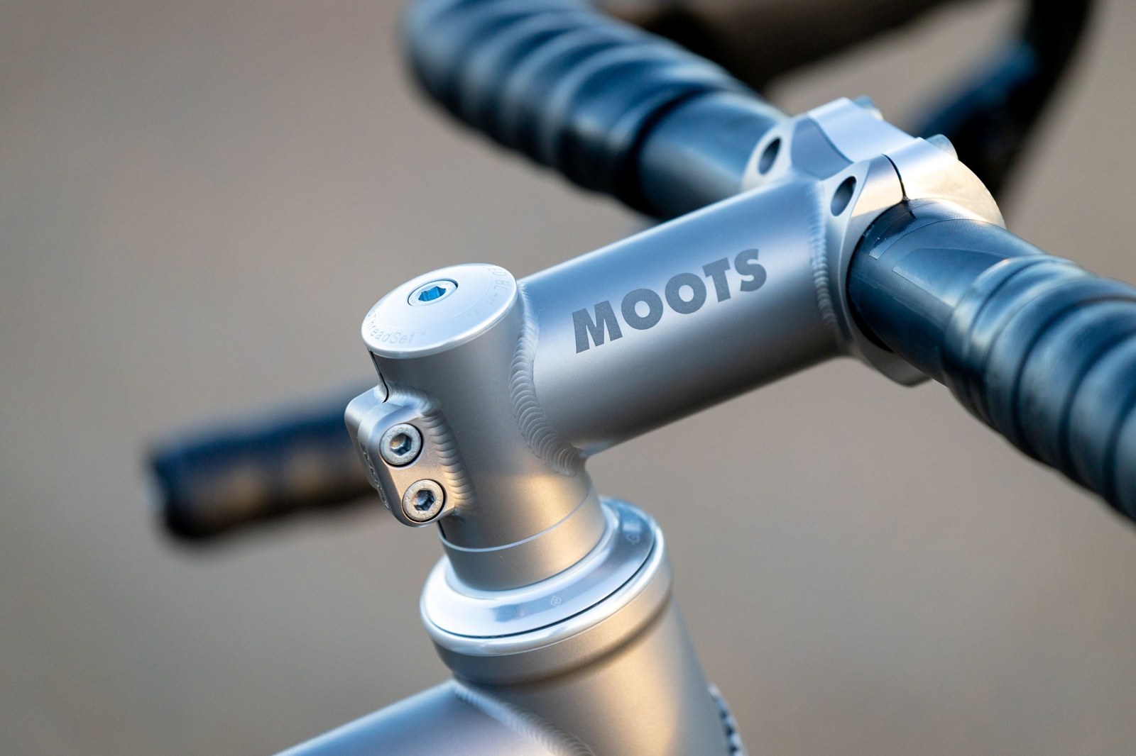 Moots, Titan Çerçeveli Routt Gravel Bisikletini 57mm Lastik Payıyla Yükseltti