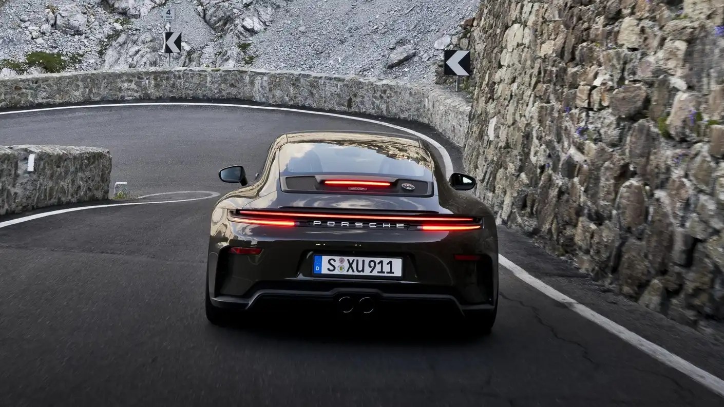 2026 Porsche 911 GT3 Bergsport Exterior 17