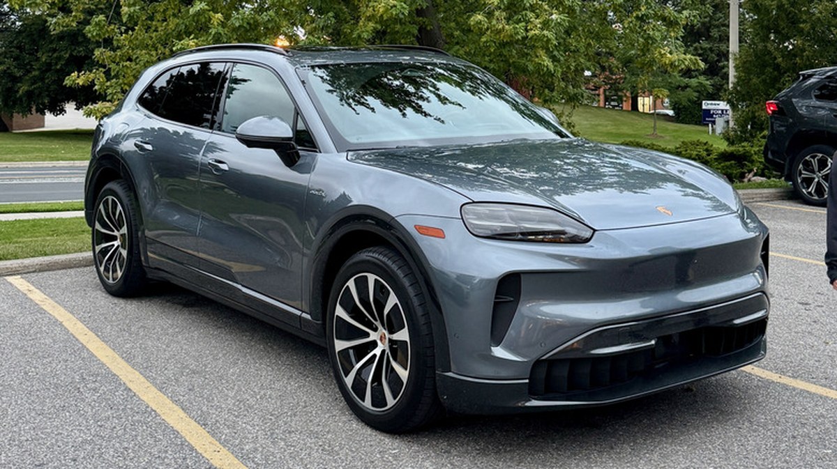 I Tested The New Porsche Cayenne EV's 400-kW Charging, And Even Without Reaching The Peak It's Fast As Hell