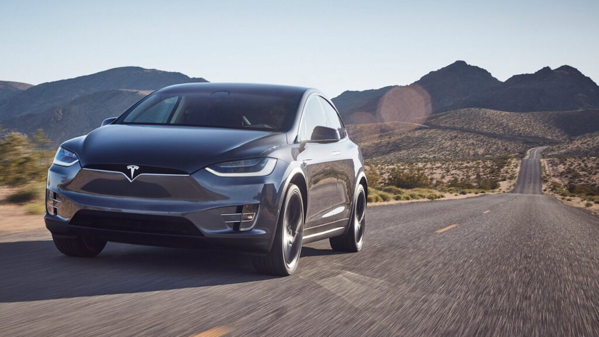  Family Sues Tesla After Model X Allegedly Surged Through Red Light