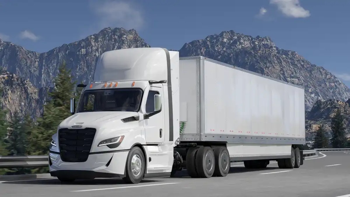 2026 Freightliner Cascadia CNG