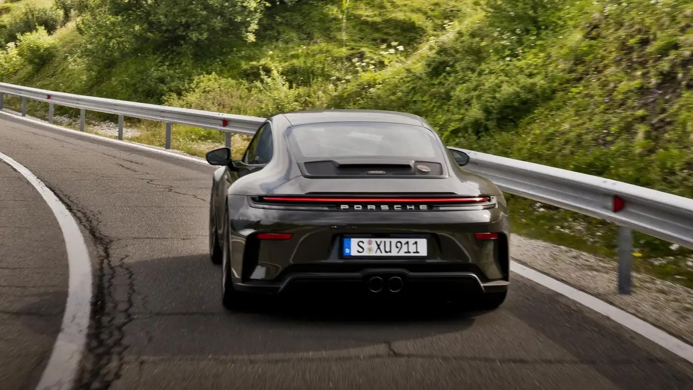 2026 Porsche 911 GT3 Bergsport Exterior 16